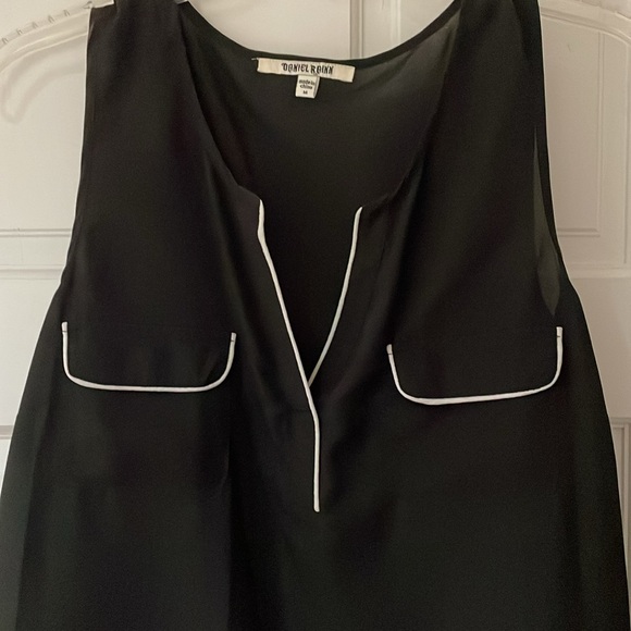 Daniel rainn black and white tank in size medium - Picture 2 of 7